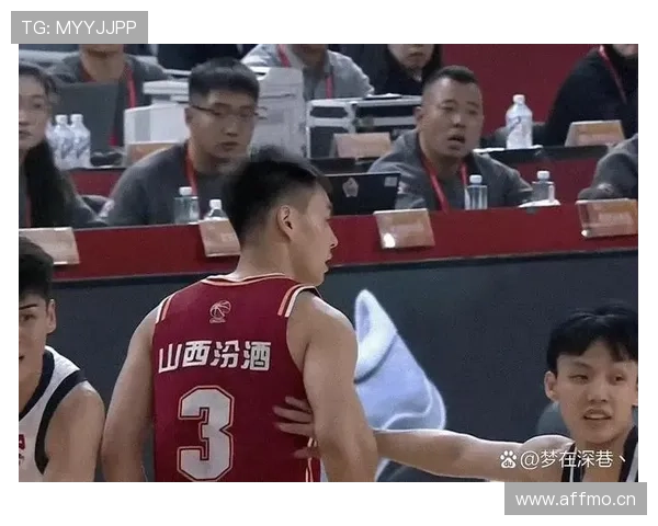 球员犯规离场规则：深度解析比赛中球员何时必须离场。